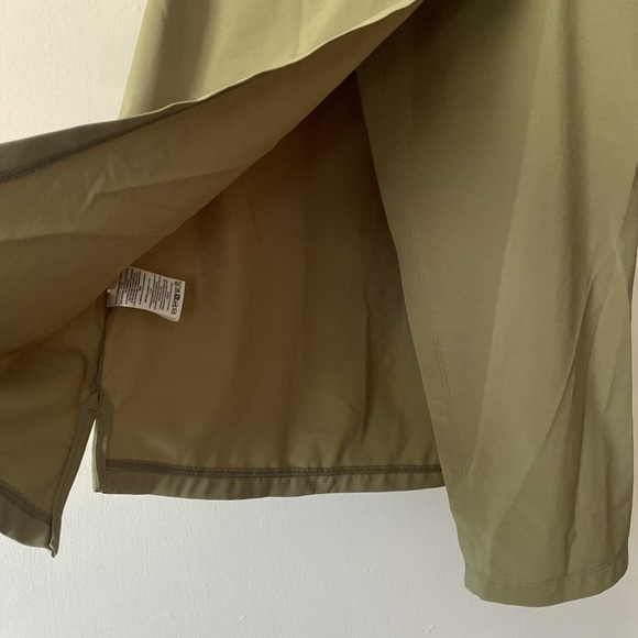 Lolë Open Back T-shirt in Sage Green - Picture 3 of 6